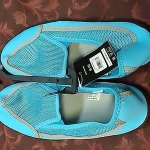 Water shoes,  aqua socks, teal size 9/10 new with tag